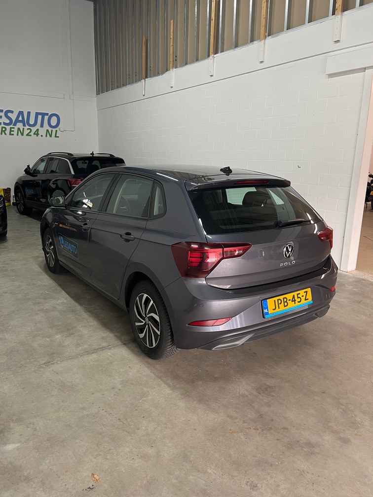 polo achter schuin